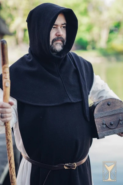 Simple Liripipe Hood
